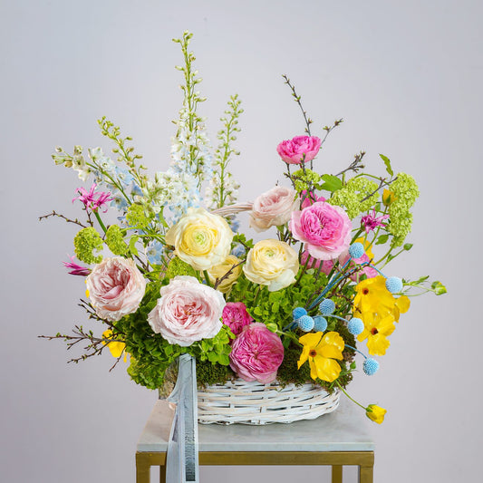 Basket arrangement “Spring in the city”
