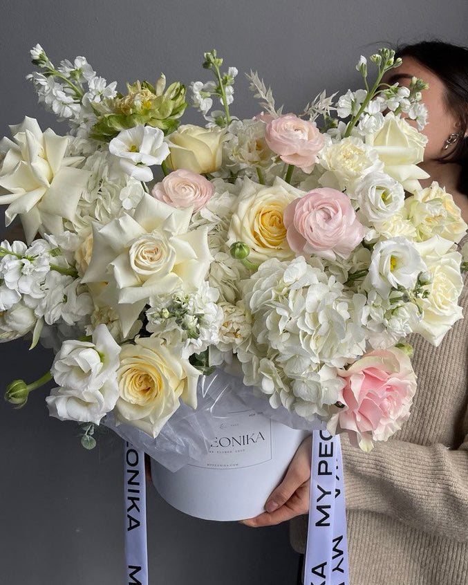 Flower Box " Miss Verona"� - french roses, ranunculuses