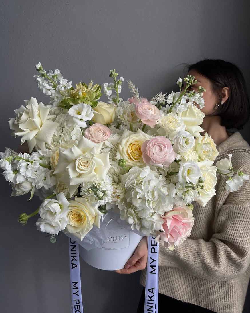 Flower Box " Miss Verona"� - french roses, ranunculuses