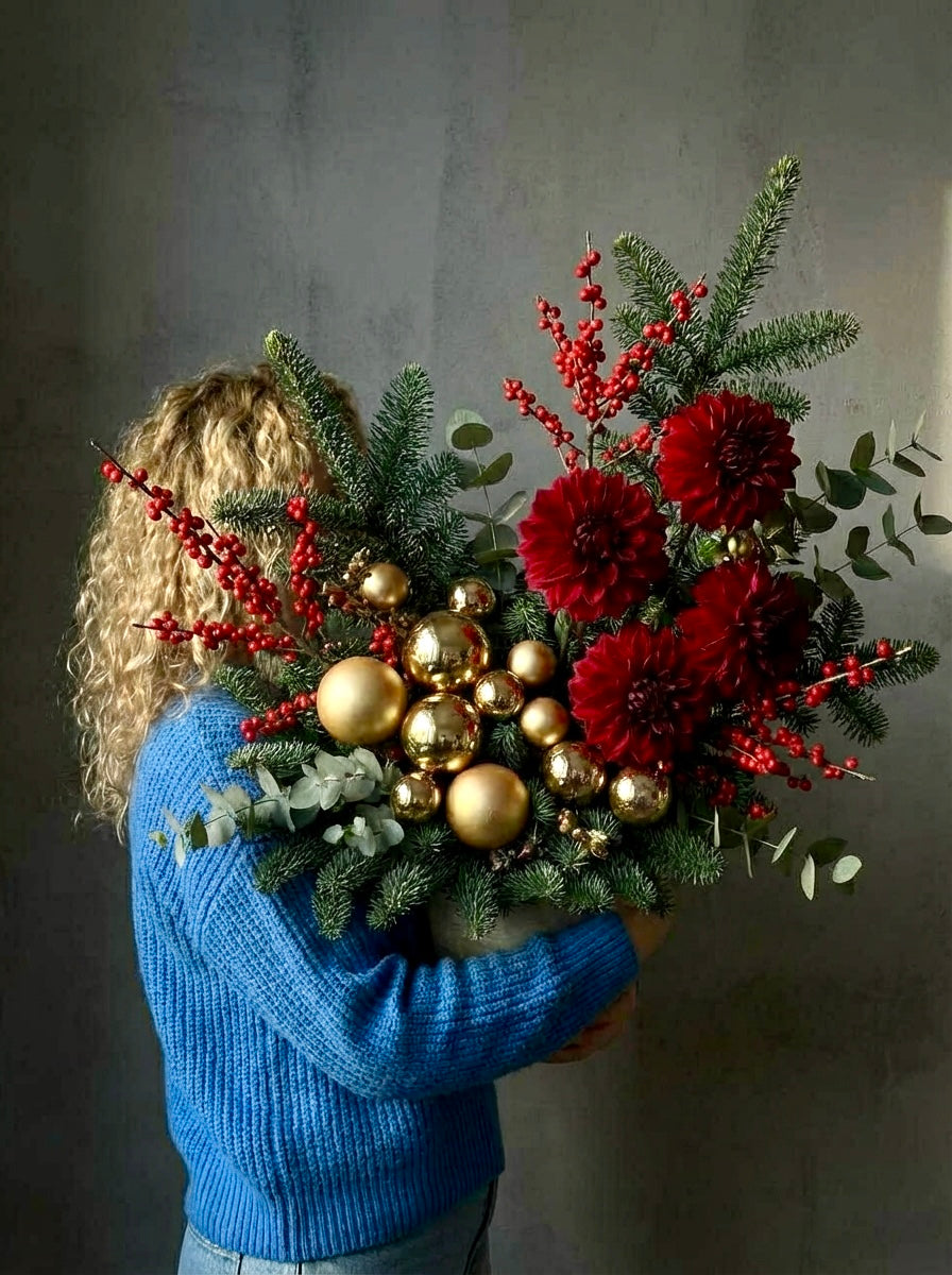 “Christmas Mood” Arrangementin the vase (size S on the photo)